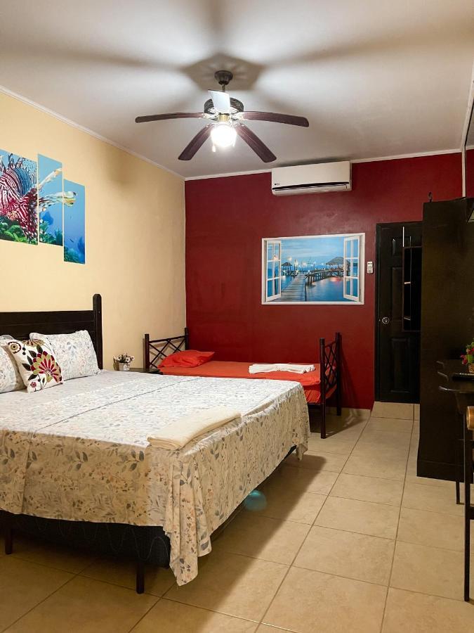 B Aparts Hotel Coxen Hole Luaran gambar