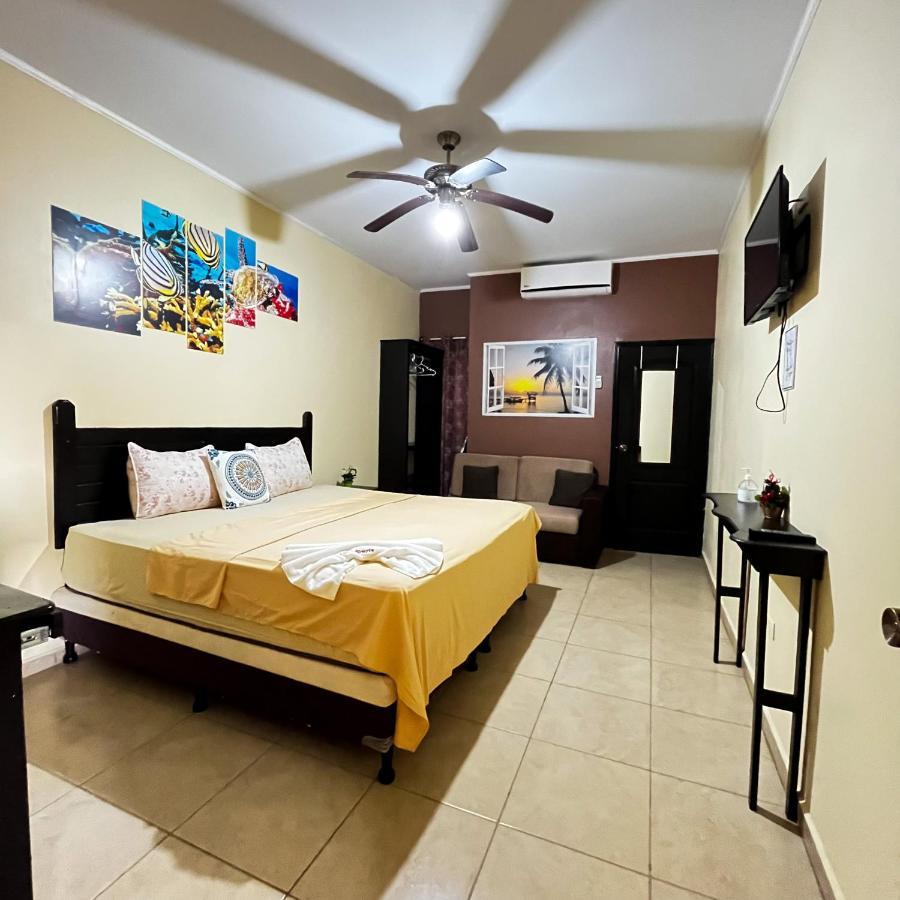 B Aparts Hotel Coxen Hole Luaran gambar