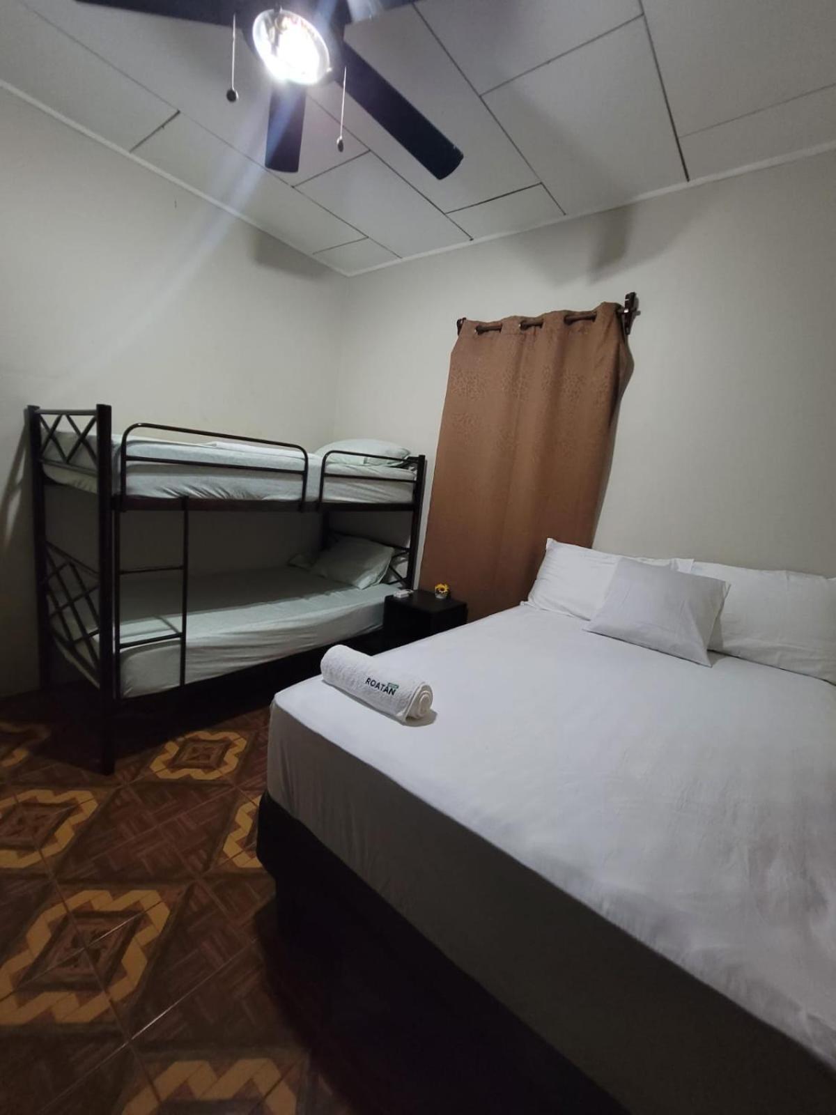 B Aparts Hotel Coxen Hole Luaran gambar