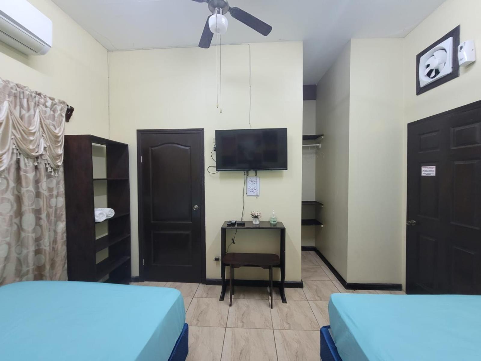B Aparts Hotel Coxen Hole Luaran gambar