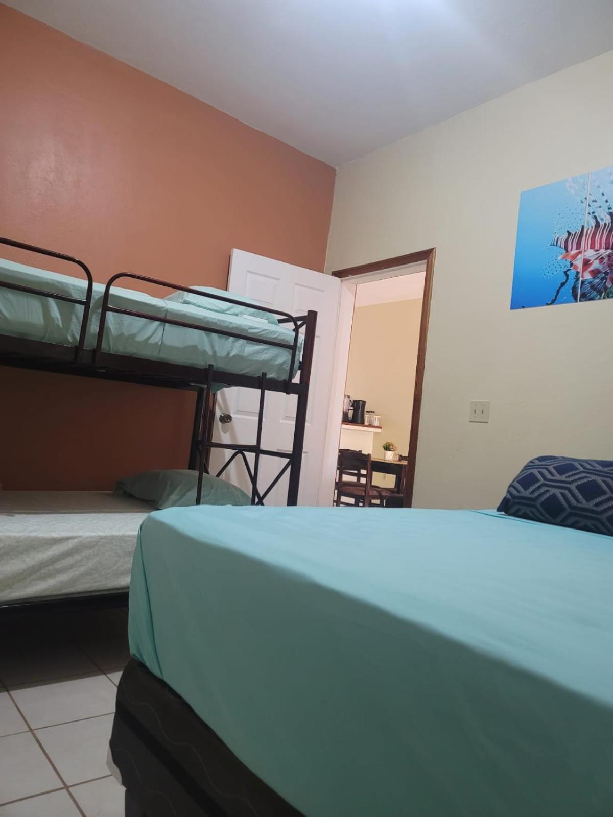 B Aparts Hotel Coxen Hole Luaran gambar