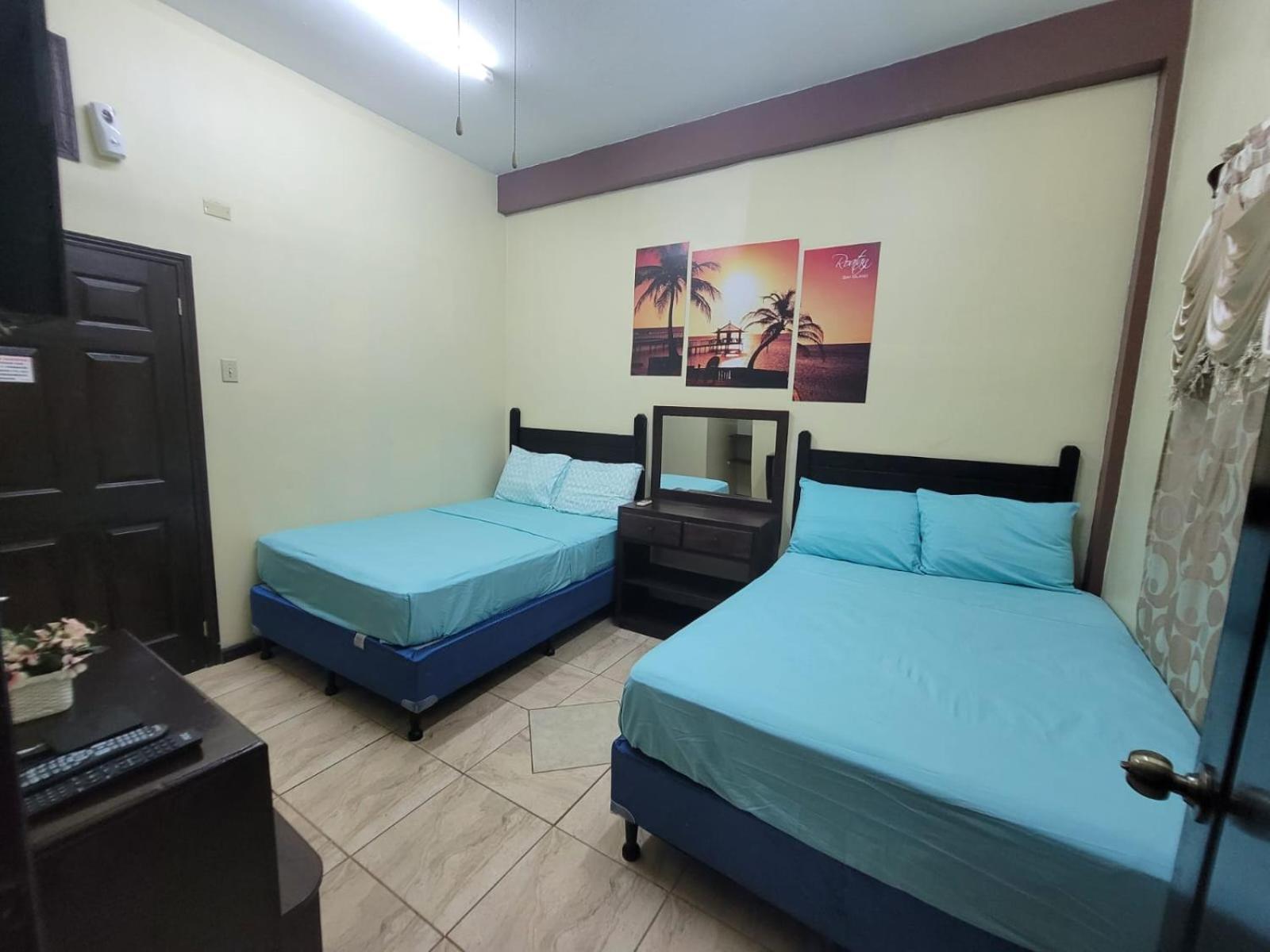 B Aparts Hotel Coxen Hole Luaran gambar