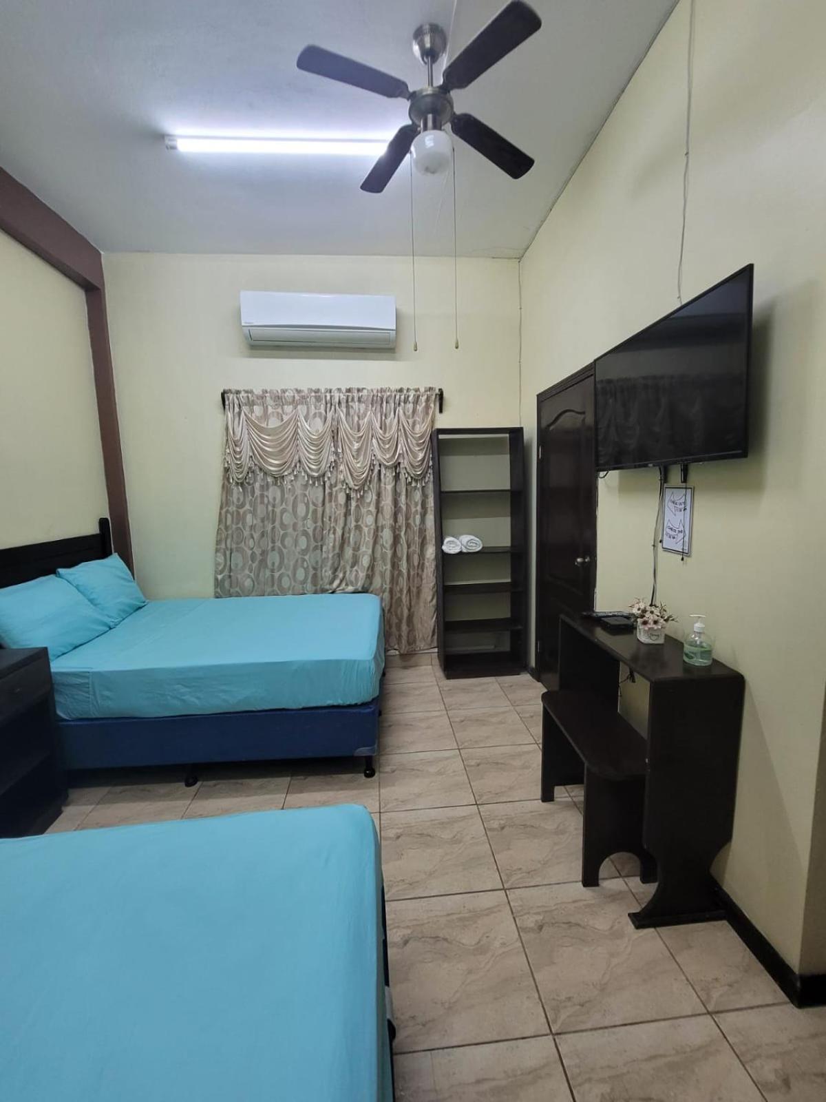 B Aparts Hotel Coxen Hole Luaran gambar