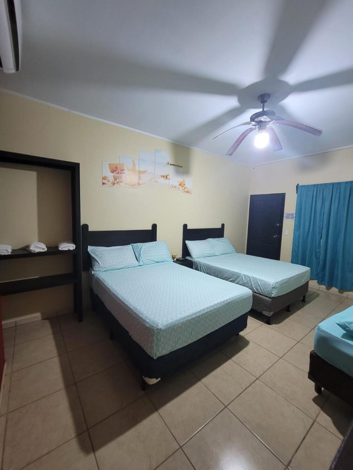 B Aparts Hotel Coxen Hole Luaran gambar