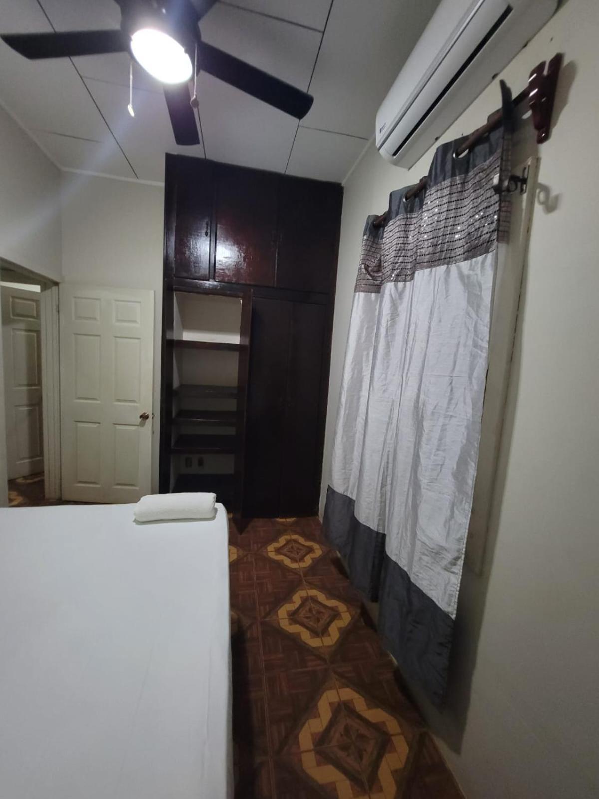 B Aparts Hotel Coxen Hole Luaran gambar