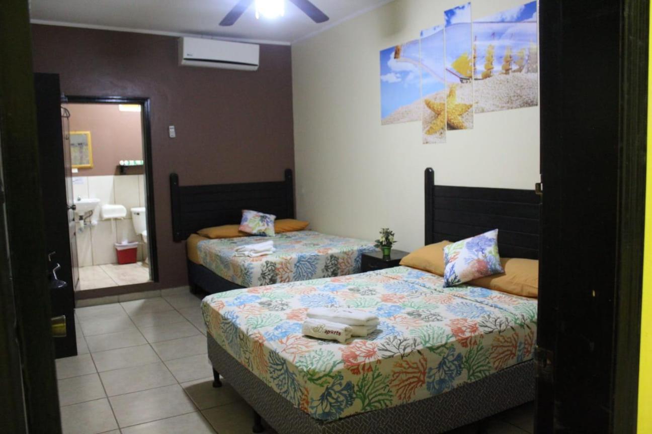 B Aparts Hotel Coxen Hole Luaran gambar