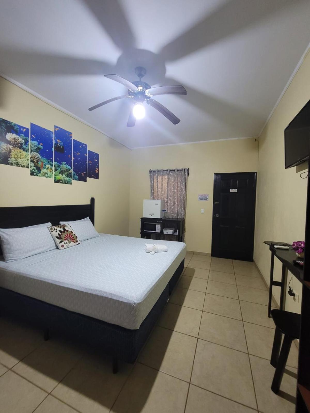 B Aparts Hotel Coxen Hole Luaran gambar