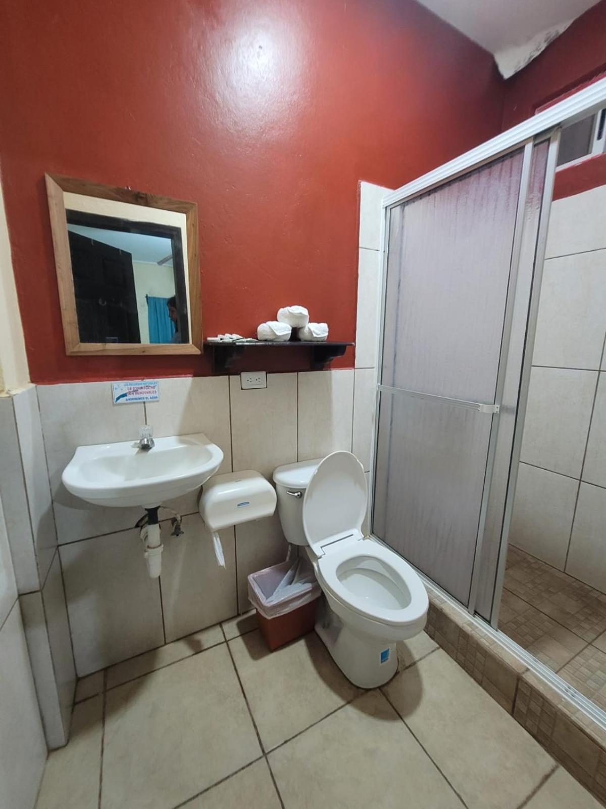 B Aparts Hotel Coxen Hole Luaran gambar